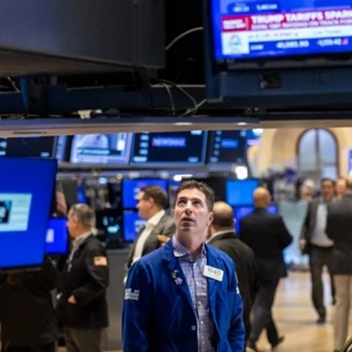 Οι δασμοί πλήττουν όλες τις εθνικές οικονομίες αλλά περισσότερο την αμερικανική, κρίνουν οι αγορές