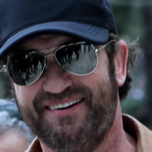 Ο Gerard Butler γιόρτασε τα γενέθλιά του απελευθερώνοντας θαλάσσιες χελώνες