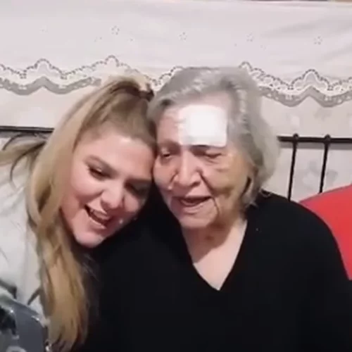Δανάη Μπάρκα | Το τρυφερό βίντεο με τη γιαγιά της και η αποκάλυψη για το ατύχημα