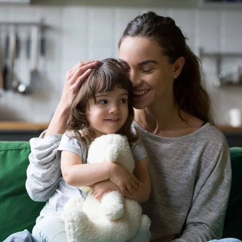 Γιατί οι σημερινές μαμάδες δεν νιώθουμε ότι είμαστε καλοί γονείς (όπως οι δικοί μας); Η απάντηση που χρειαζόμασταν