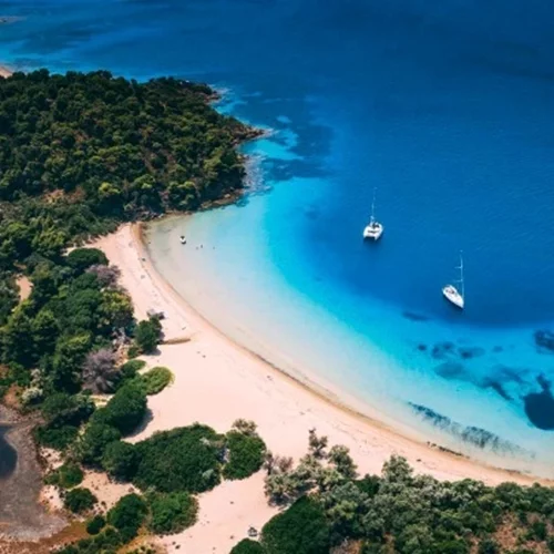 Σκιάθος | Το νησί των Σποράδων που κάνει πραγματικότητα την επέκταση της τουριστικής περιόδου