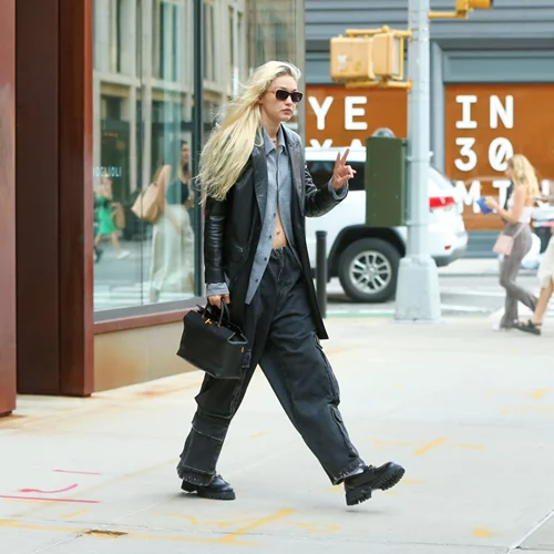 Τα 10 cargo παντελόνια που θα σε πείσουν να δοκιμάσεις την κορυφαία τάση της χρονιάς