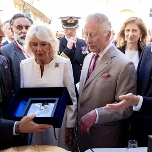 O βασιλιάς Κάρολος και η βασίλισσα Καμίλα εκτόξευσαν τον τουρισμό στη Ραβέννα