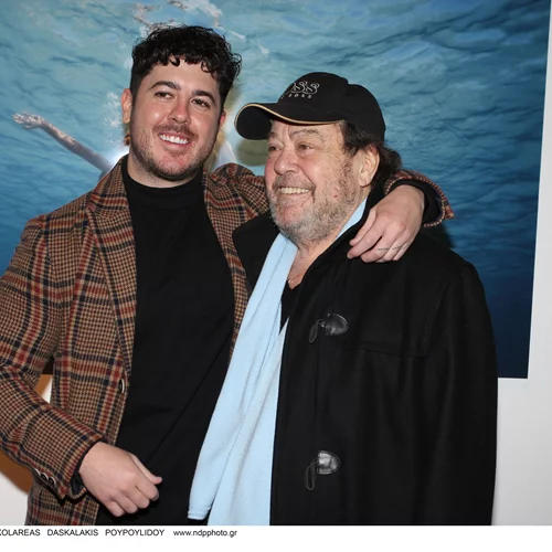 Γιάννης Πάριος | "Δεν επέλεξα εγώ να με αποκαλούν τροβαδούρο του έρωτα. Ο έρωτας με επέλεξε"