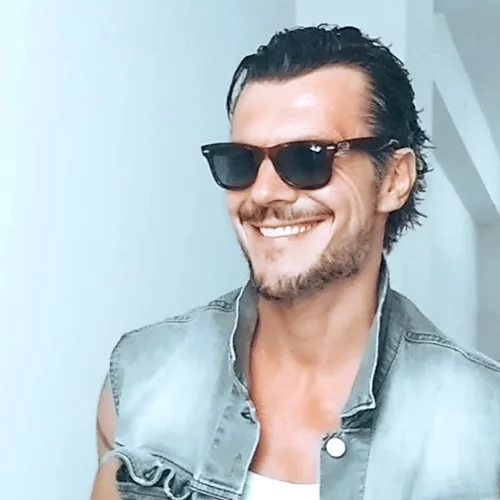 Ιωάννης Παπαζήσης | Μάς δείχνει για πρώτη φορά τον κούκλο γιο του