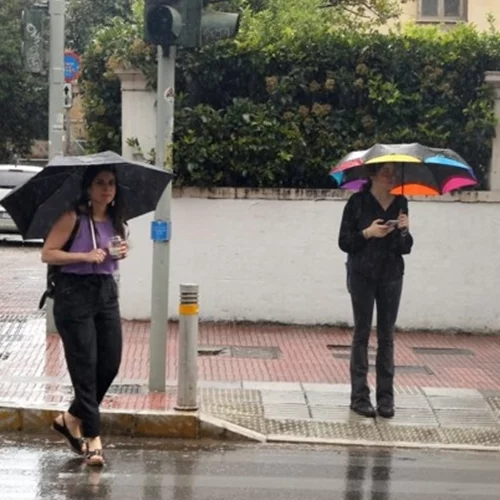 "Τρελός" καιρός με καταιγίδες και υψηλές θερμοκρασίες - Πότε εξασθενούν τα έντονα φαινόμενα