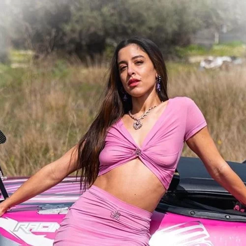 Μαρίνα Σάττι | Η εκκεντρική αλλά και girly αλλαγή στα μαλλιά της κλείνει το μάτι στα looks της Gwen Stefani από τα ‘90s