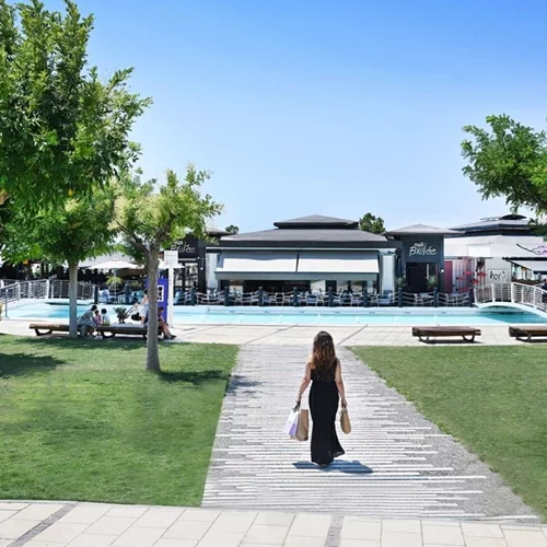 Ρούχα, παπούτσια και αξεσουάρ για το καλοκαίρι | Οι καλύτερες επιλογές για όλη την οικογένεια