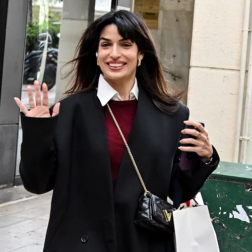 Για ψώνια η Τόνια Σωτηροπούλου | Με τέλειο chic σύνολο στο κέντρο της Αθήνας