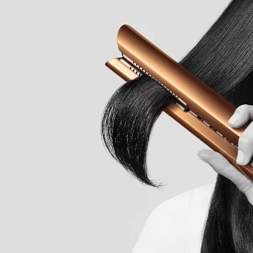 Το hot tool που θα σου εξασφαλίσει τα πιο εντυπωσιακά χτενίσματα (ακόμα και) στις διακοπές