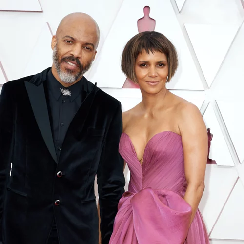Halle Berry | Μοιράστηκε την πιο σέξι φωτογραφία της με το σύντροφό της