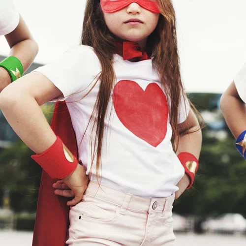 Γιατί δεν υπάρχουν "κοριτσίστικα" ρούχα με Σούπερ Ήρωες;