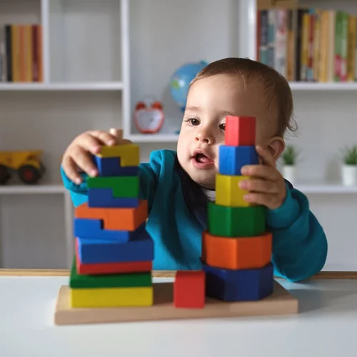 8 ιδανικά παιχνίδια για παιδιά μετά τα πρώτα τους γενέθλια