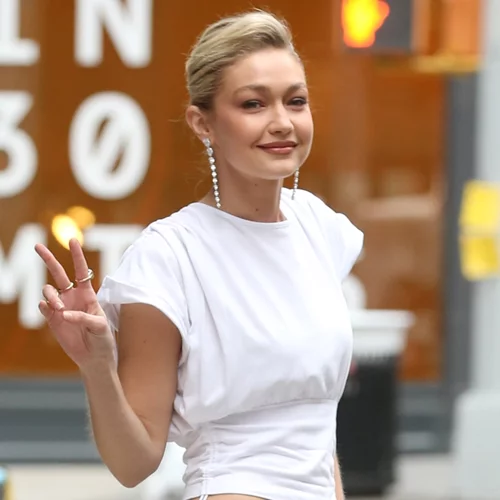 10 ιδιαίτερα tops από την Zara για να αναβαθμίσεις τα summer looks σου