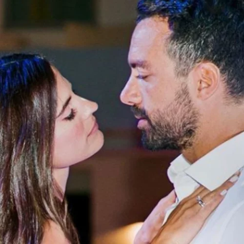 Χριστίνα Μπόμπα | Με άνετο μαύρο φόρεμα σε δείπνο με τον Σάκη Τανιμανίδη