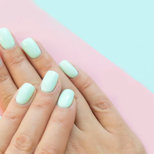 Οι 3 αποχρώσεις νυχιών για τα πιο cool ανοιξιάτικα μανικιούρ