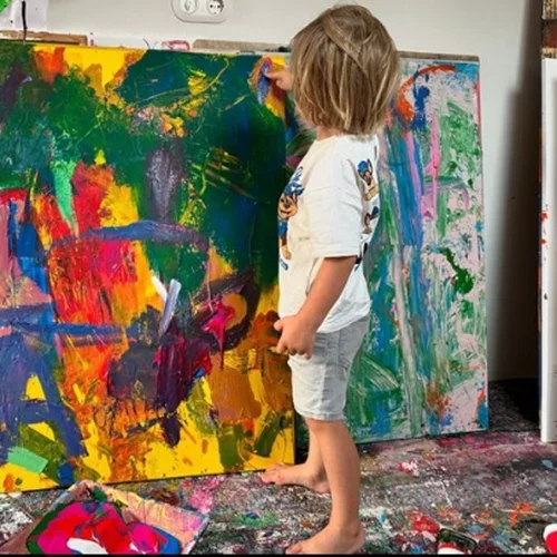 O "Μίνι Πικάσο" έγινε σταρ στο Instagram και τον κόσμο της τέχνης