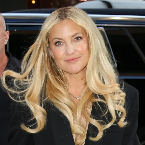 Η Kate Hudson στα γενέθλια του αδερφού της με δημιουργία Ελληνίδας σχεδιάστριας