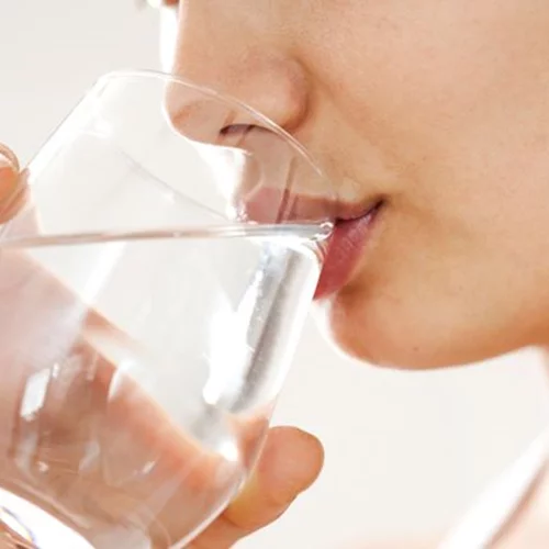 7 σημάδια ότι δεν πίνεις αρκετό νερό