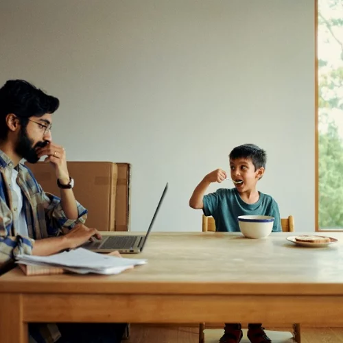 Πώς η Volvo γίνεται παγκόσμιο πρότυπο στηρίζοντας τους νέους γονείς