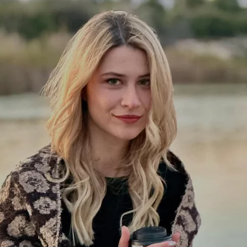 Εριέττα Μανούρη | Η εντυπωσιακή ομοιότητα με την αδελφή της, Εβίνα