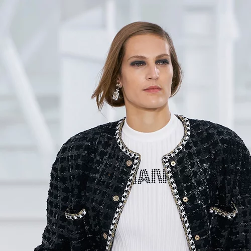 H τάση στα jeans που θα σε βάλει σιγά-σιγά σε ανοιξιάτικο mood