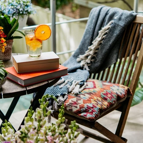 Έχεις μικρό μπαλκόνι; Τα τραπεζάκια από την IKEA που θα σε σώσουν - Χωράνε παντού