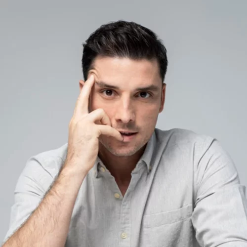 Ο Σπύρος Χατζηαγγελάκης  για την τηλεφωνική φάρσα στο θέατρο που εργάζεται | "Μία πλάκα που εξελίχθηκε σε τραγελαφικό γεγονός"