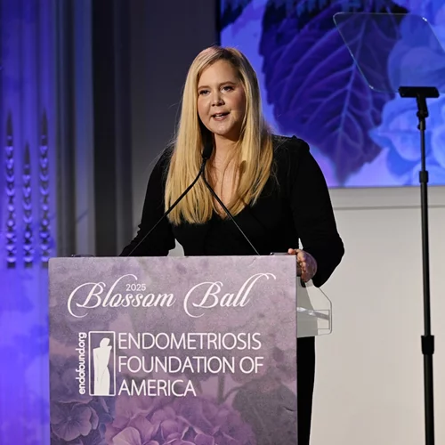 Αγνώριστη η Amy Schumer | Η εντυπωσιακή αλλαγή στην εμφάνισή της και η αποκάλυψη για την απώλεια βάρους