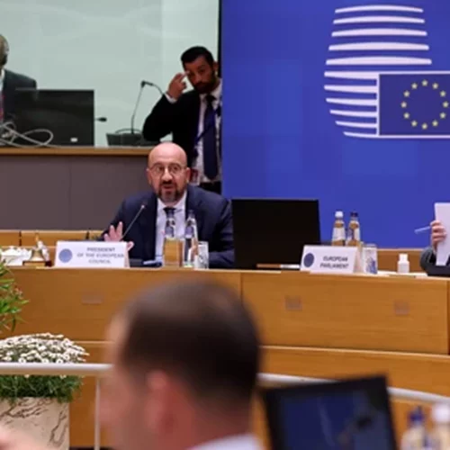 Σύνοδος Κορυφής | Μεταμεσονύκτια συμφωνία των "27" για την επιβολή εμπάργκο στο ρωσικό πετρέλαιο