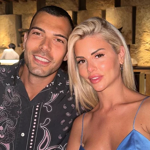 Μαρία Δαρσινού | Η σύζυγος του Κώστα Σλούκα δείχνει για πρώτη φορά το πρόσωπο του νεογέννητου γιου τους