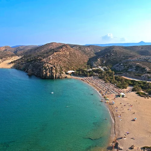 Η εξωτική παραλία που απέχει λιγότερο από 1 ώρα από το κέντρο της Αθήνας