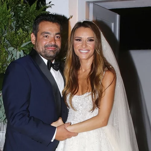 Ελένη Τσολάκη | Πέντε χρόνια μετά το γάμο της, το παραμυθένιο νυφικό της παραμένει το όνειρο κάθε γυναίκας