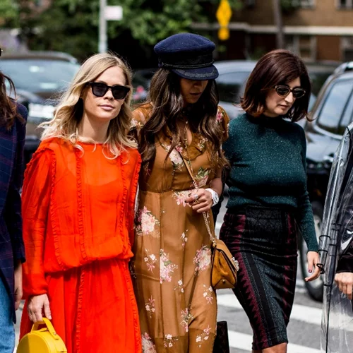 5 χρώματα που συνδυάζονται με τα πάντα και θα σε κάνουν να ξεχάσεις το μαύρο