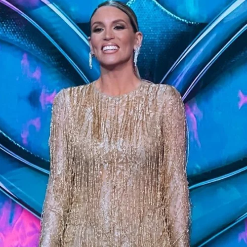The Masked Singer | Η εντυπωσιακή εμφάνιση της Αθηνάς Οικονομάκου με Celia Kritharioti στην πρεμιέρα του show
