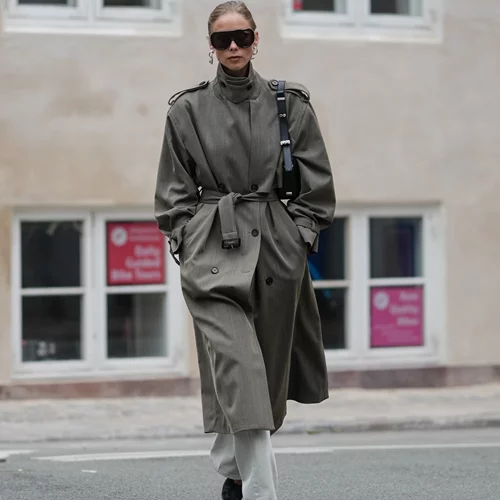 Η χακί καπαρντίνα από τη Mango που θα γίνει το αγαπημένο σου item το φθινόπωρο