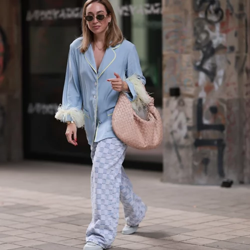 Τα παπούτσια με τα οποία θα αναβαθμίσεις τα καλοκαιρινά σου outfits έχουν αυτό το δροσερό χρώμα