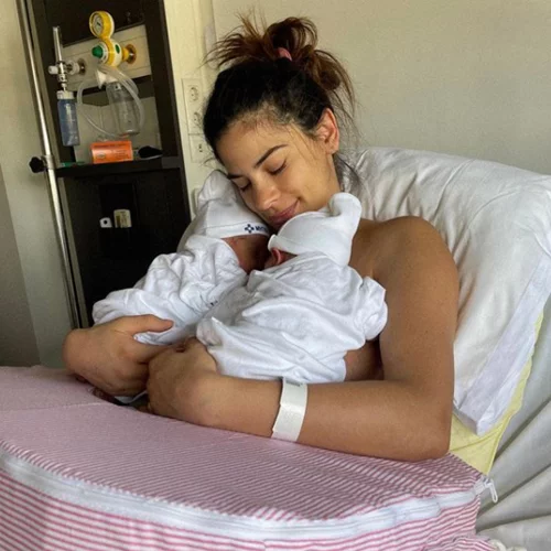 Χριστίνα Μπόμπα | Η ανάρτηση από το μαιευτήριο λίγο πριν πάρει το εξιτήριο