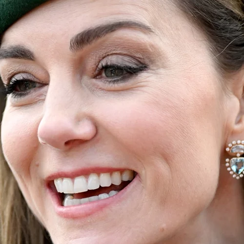 Kate Middleton - Βασίλισσα Καμίλα | Ο λόγος που επέλεξαν ασορτί look στη χριστουγεννιάτικη λειτουργία