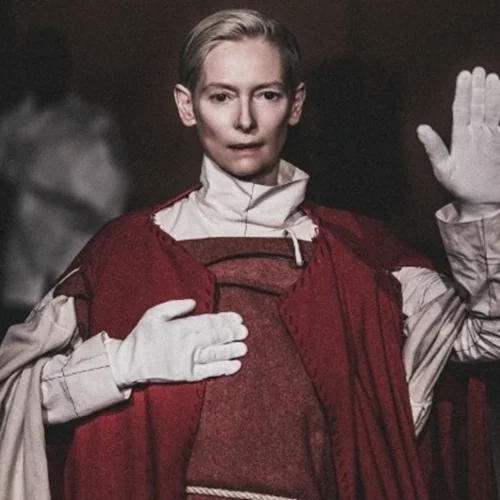Η Tilda Swinton για πρώτη φορά στη Στέγη με μία τελετουργική περφόρμανς