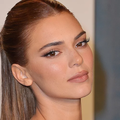 Το "αντιγηραντικό" χτένισμα που επιλέγουν διαρκώς τώρα celebrities και royals