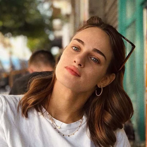 Τα εναλλακτικά Χριστούγεννα της Μαρίας Βοσκοπούλου | Στο στολισμένο σπίτι της παρέα με τους φίλους της