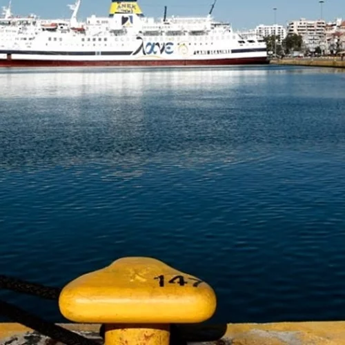 Aπεργιακή κινητοποίηση στα πλοία της ακτοπλοΐας για τον θάνατο 20χρονου ναυτεργάτη στο "Blue Star Χίος"