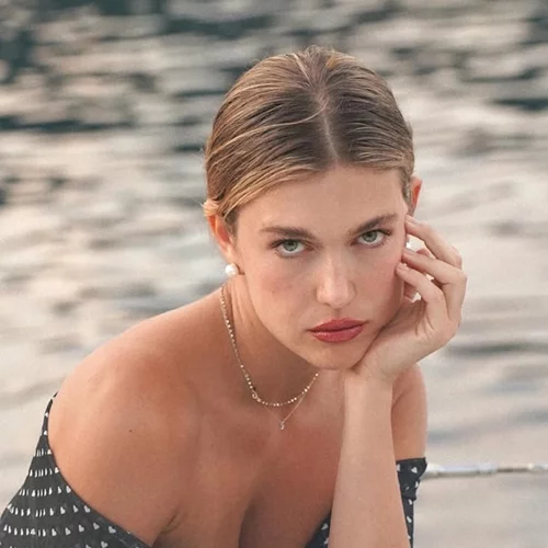 Επιστροφή στη Μύκονο για την Κλέλια Ανδριολάτου | Η σέξι selfie στο κρεβάτι της