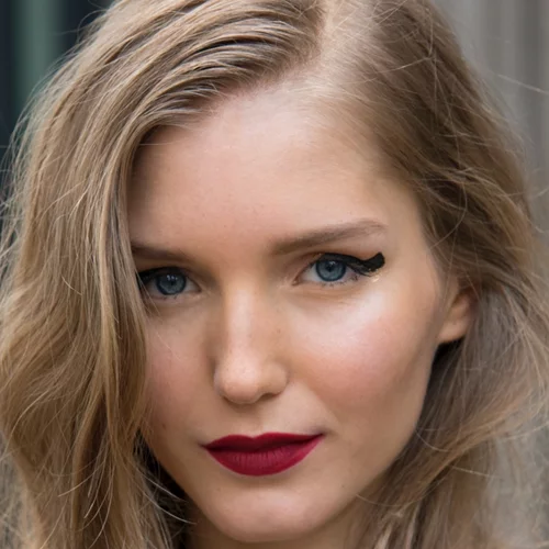 Champagne Rinse | Το μυστικό που φέρνει γούρι και κάνει τα μαλλιά να λάμπουν το βράδυ της Πρωτοχρονιάς