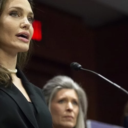 Αngelina Jolie | Η σκληρή κριτική προς τις κυβερνήσεις που αδιαφορούν για τα θύματα σεξουαλικής βίας σε εμπόλεμες ζώνες