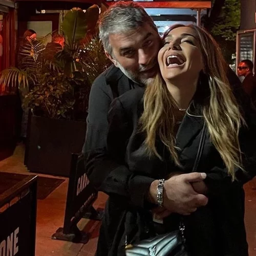 Δέσποινα Βανδή και Βασίλης Μπισμπίκης σε νέα έξοδο: "Αυτό το ζευγάρι περνάει φανταστικά"