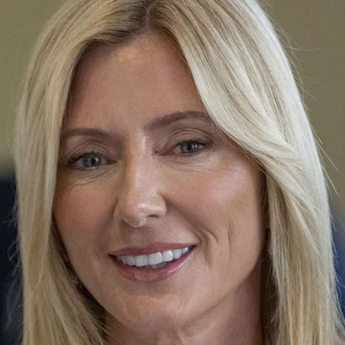 Η Marie Chantal σε ένα σπάνιο κλικ από την παιδική της ηλικία | Αγκαλιά με τον δισεκατομμυριούχο πατέρα της