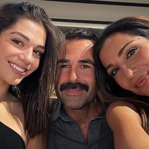 Η Δέσποινα Βανδή για φαγητό με τον κολλητό της στου Ψυρρή