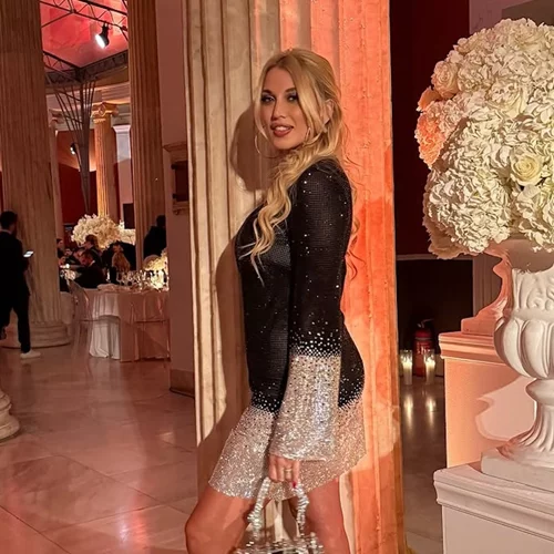 H Κωνσταντίνα Σπυροπούλου στην πιο χλιδάτη πισίνα του κόσμου | Το νέο video από το ταξίδι στο Ντουμπάι